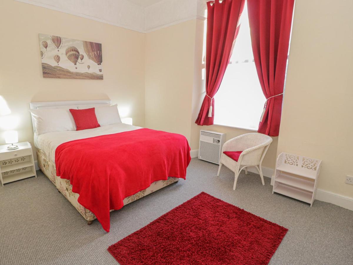 Llys Madoc, First Floor Flat Apartment Penmaenmawr Bagian luar foto