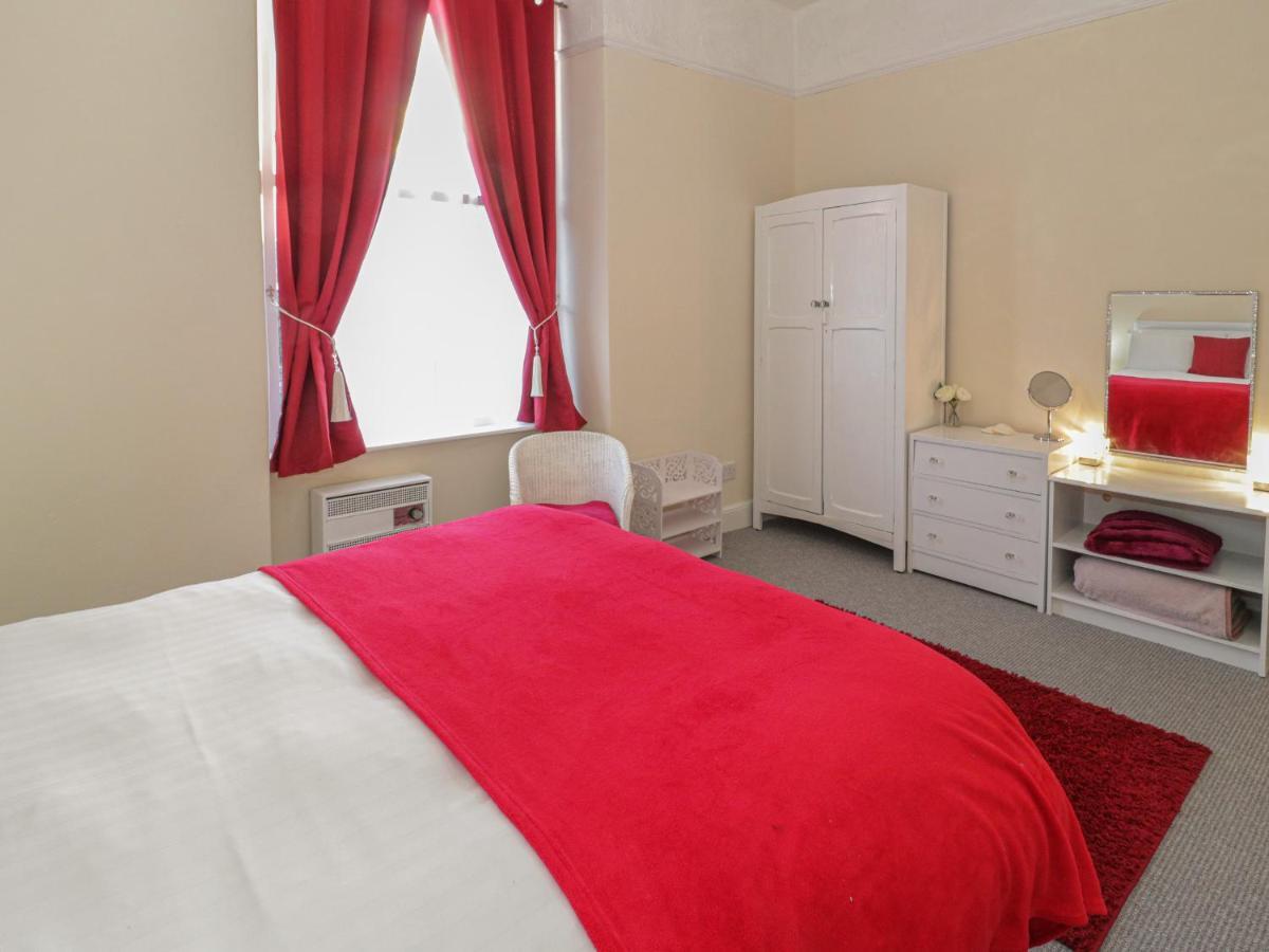 Llys Madoc, First Floor Flat Apartment Penmaenmawr Bagian luar foto